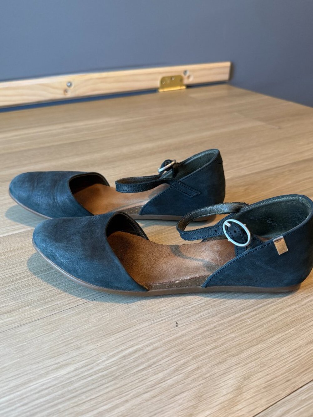 El Naturalista Women's Dark Blue Suede Mary Jane Flats